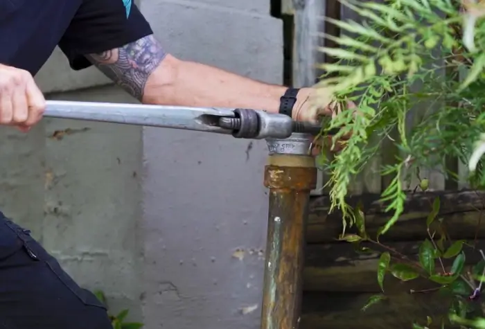 back flow prevention A local Plumber installing a backflow prevention device