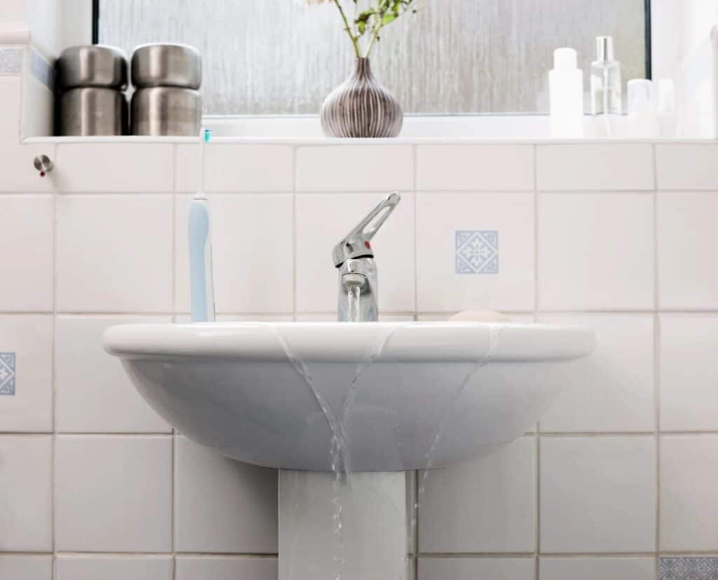 overflowing sink Water overflowing in sink can be due to a blocked drain